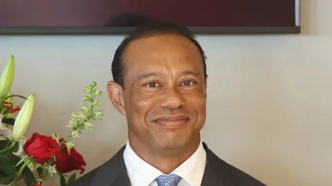 Tiger Woods byl jako tsunami. Nová kniha přináší svědectví o jeho dominanci