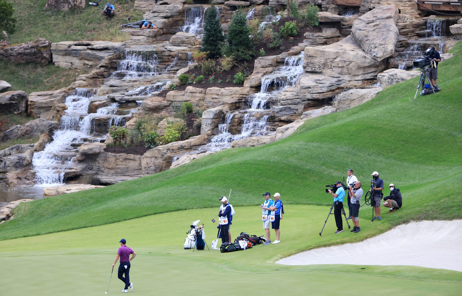 Skalnatý terén kolem hřiště Payne's Valley patří k jeho největším dominantám. Právě z jednoho z těchto útesů se zřítil golfový vozík do jezera pod osmnáctou jamkou