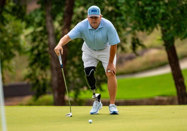 Nehoda ho upoutala na vozík. Dnes inspiruje handicapované golfisty na US Adaptive Open
