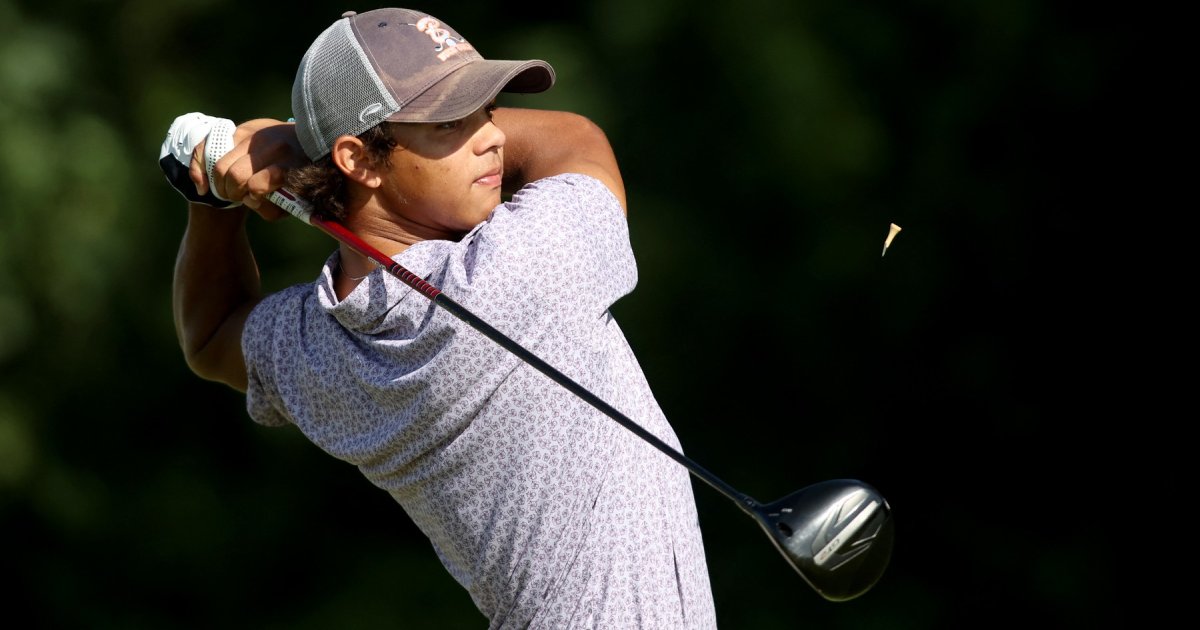 Charlie Woods depicted in golfovinky.cz coverage of golf NIL rankings.