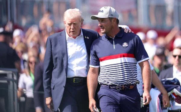 Skandál na The Open: DeChambeau chtěl do sporu s rozhodčími zatáhnout Donalda Trumpa