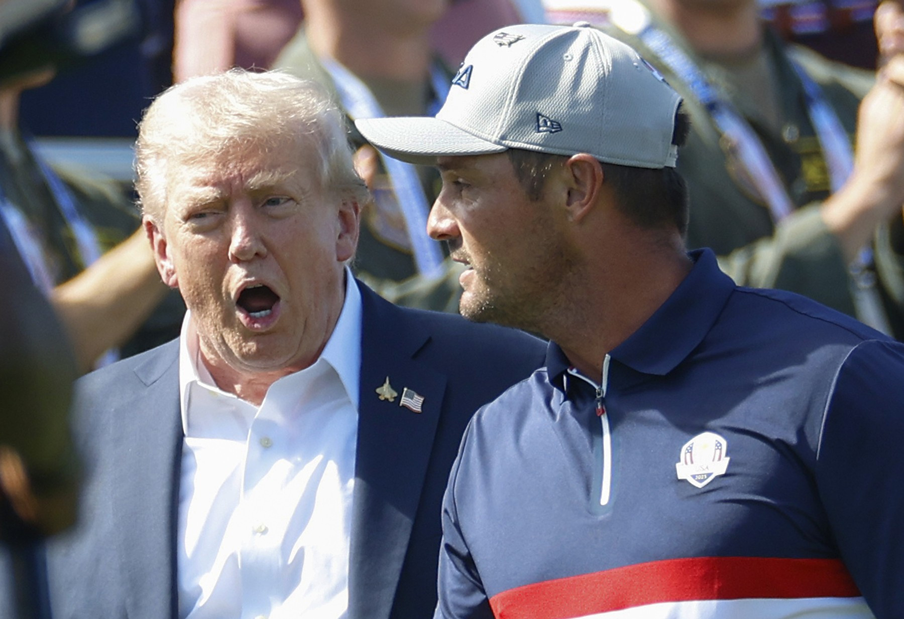 Donald Trump se postavil na stranu Brysona DeChambeaua a zpochybnil dvouranovou penalizaci z The Open