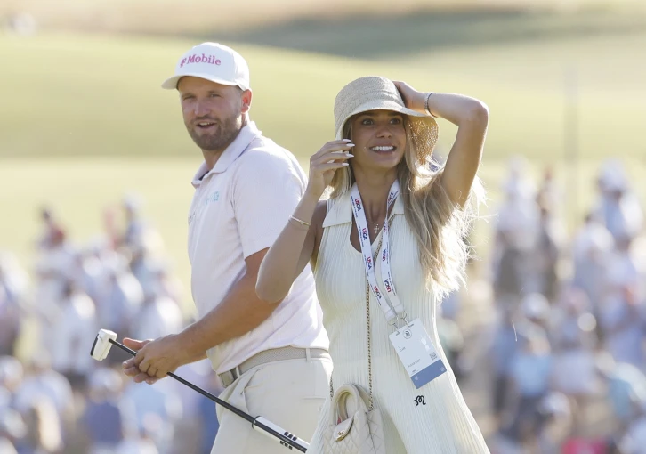 Golfový šampion Clark našel novou lásku. Krásná modelka Emily odhalila jejich příběh