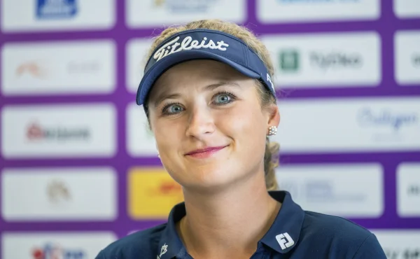 Sára Kousková prošla na majoru cutem, světová jednička Nelly Korda v Evianu končí