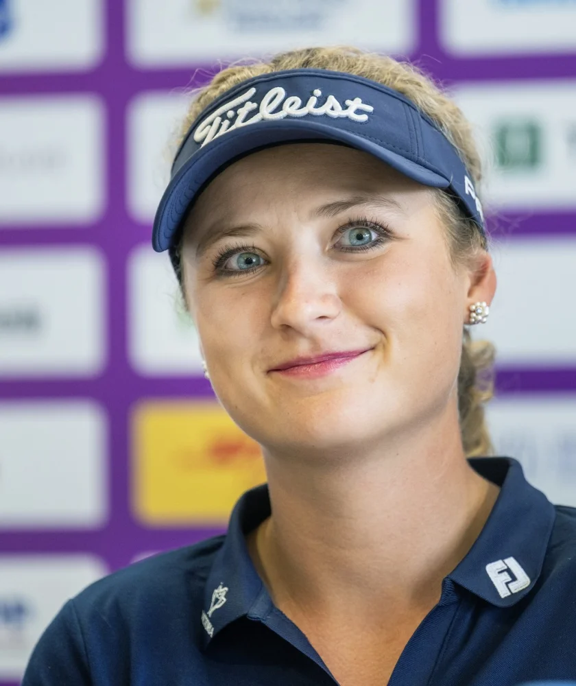 Sára Kousková prošla na majoru cutem, světová jednička Nelly Korda v Evianu končí