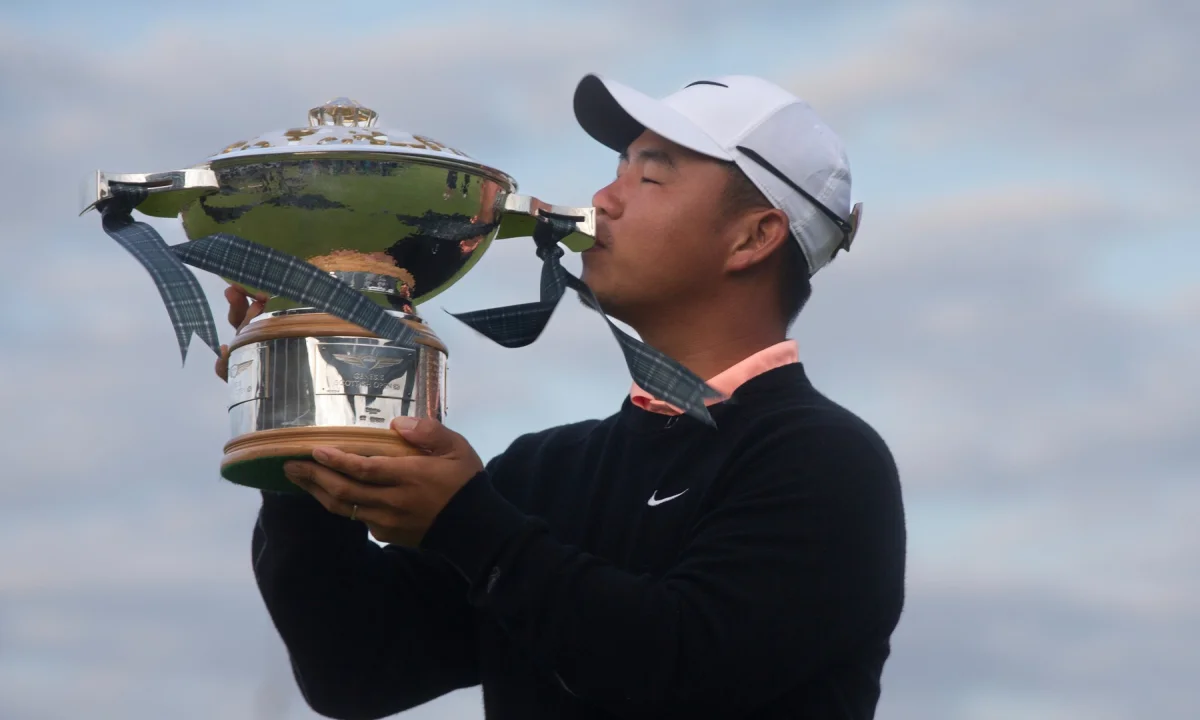 Tom Kim ukončil 1000 dní temna a ovládl Scottish Open. První mu gratuloval Tiger Woods