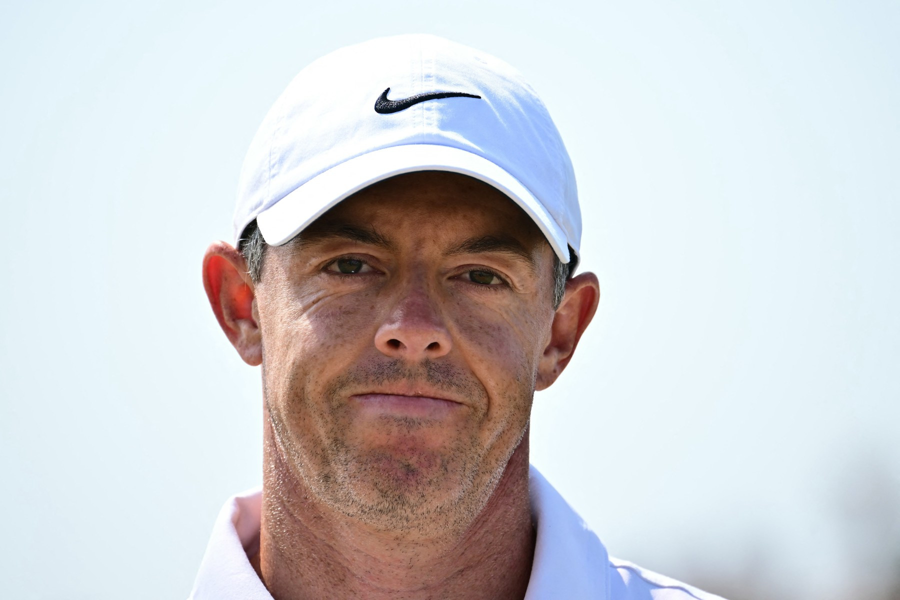Rory McIlroy si po kontroverzní penalizaci Brysona DeChambeaua nebral servítky a obvinil Američana, že svým chováním držel The Open jako rukojmí