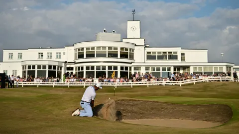 Video: Rahm na kolenou! Neuvěřitelným úderem ohromil Royal Birkdale