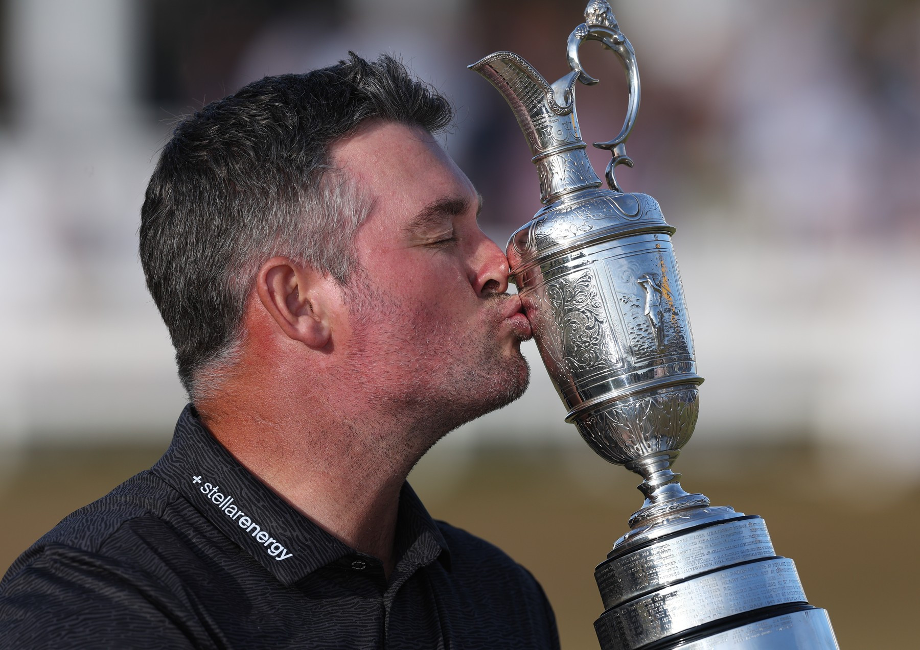 Ryan Fox pózuje s Claret Jug po svém vítězství na The Open