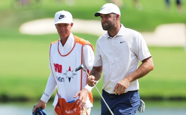 Scottie Scheffler na kolenou! Bezchybný Jackson Koivun přepisuje golfové rekordy