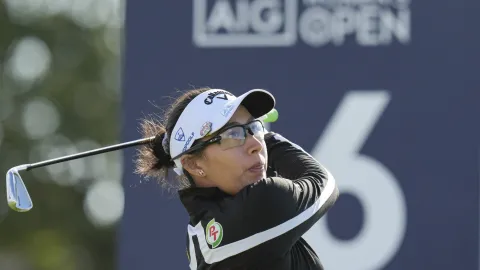 Jeeno Thitikul ovládla úvodní kolo AIG Women's Open. Kouskovou čeká boj o cut