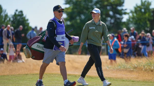Video: Krutý žert na caddieho s falešným losem? Charley Hull kritiku neřeší