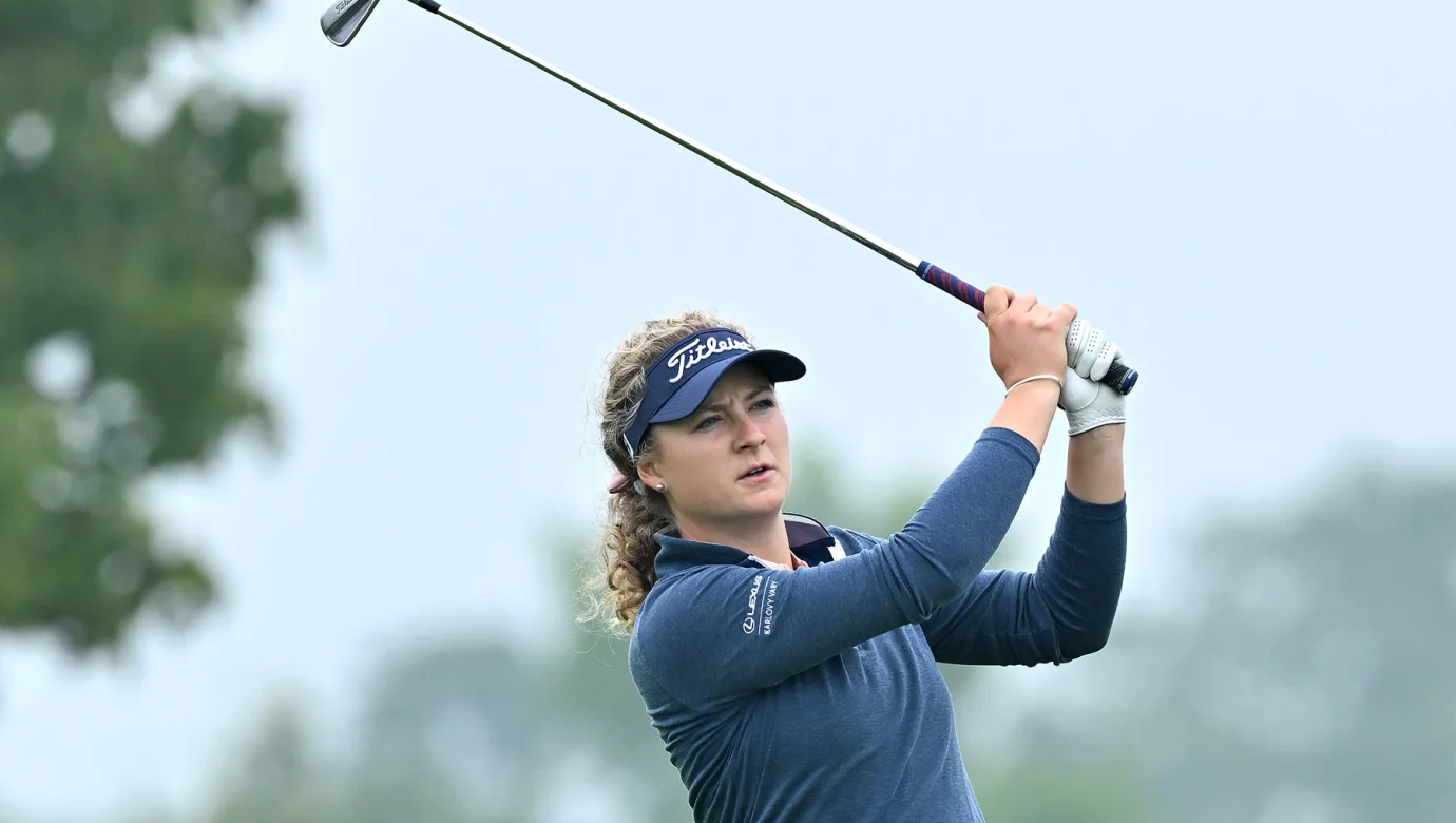 Sára Kousková pokračuje v životní sezoně. Do finálového kola KPMG Women’s Irish Open vstoupí ze samostatného druhého místa