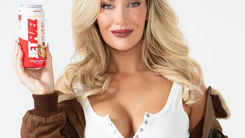 Paige Spiranac odložila golfové hole. Její jogurtový „recept“ vidělo 10 milionů lidí