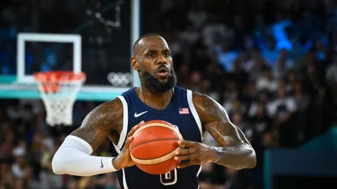 LeBron James spustil golfový kanál na YouTube. Rory McIlroy mu hned nabídl lekci