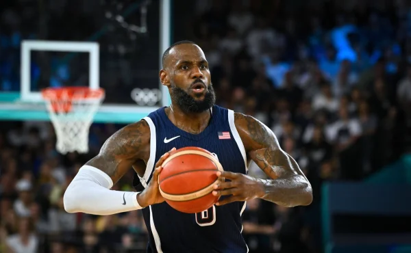 LeBron James spustil golfový kanál na YouTube. Rory McIlroy mu hned nabídl lekci