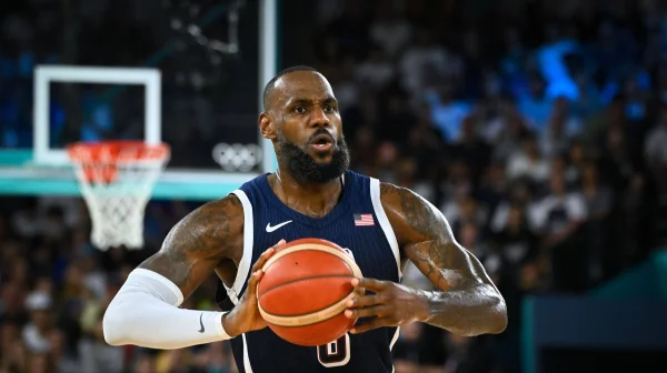 LeBron James spustil golfový kanál na YouTube. Rory McIlroy mu hned nabídl lekci