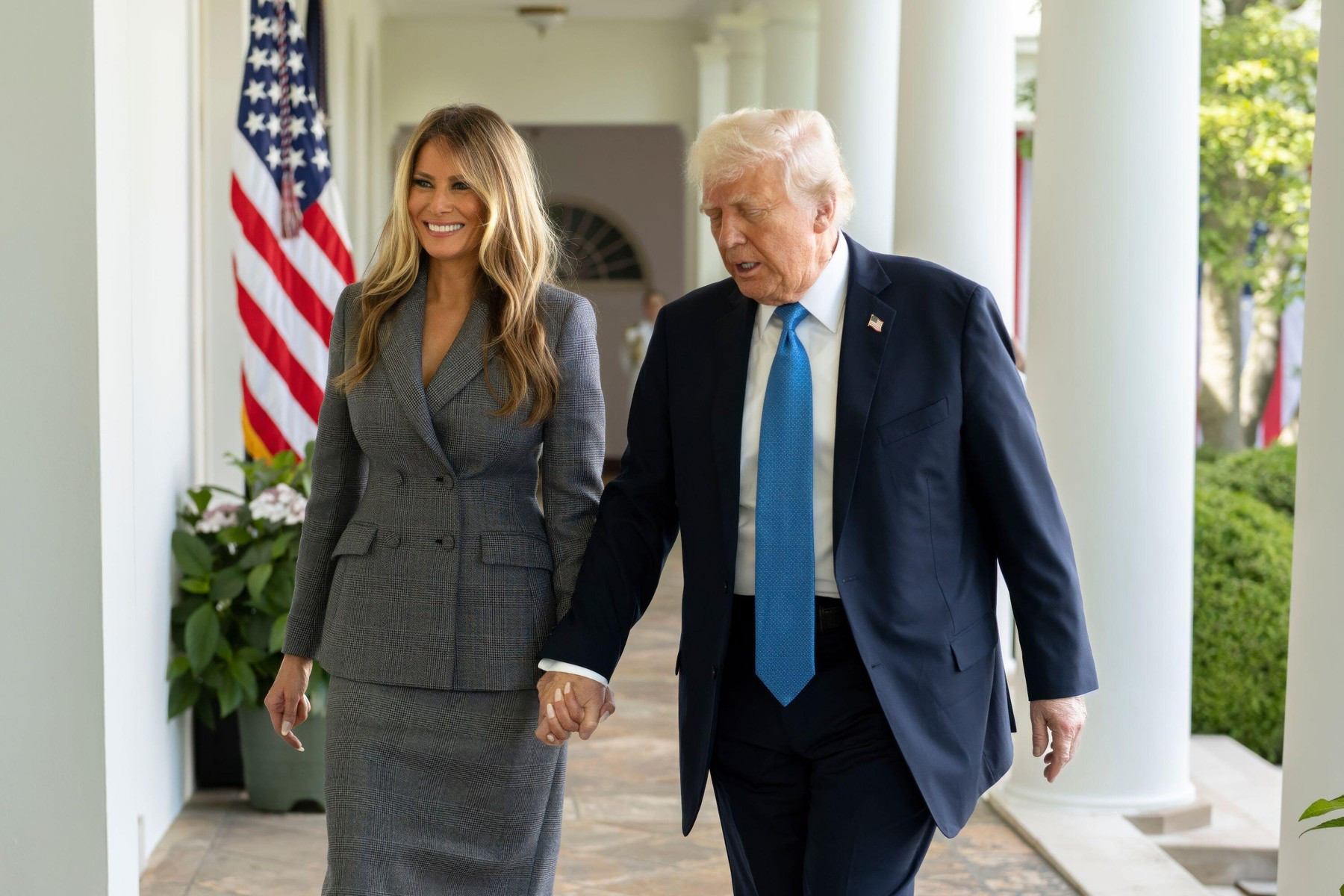 Donald Trump s manželkou Melanií. Skotský profesionál Ewen Burns přiznal, že na golfovém hřišti měl větší respekt z respekt z Melanie než z prezidenta