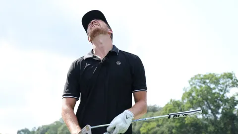 Srazili ženu k zemi. Kontroverzní reklama je stála Callaway, PGA Tour i Golf Channel