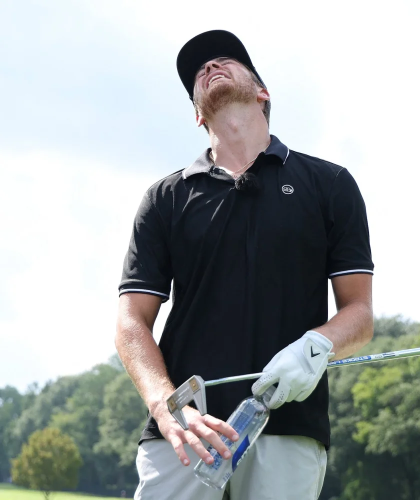 Srazili ženu k zemi. Kontroverzní reklama je stála Callaway, PGA Tour i Golf Channel