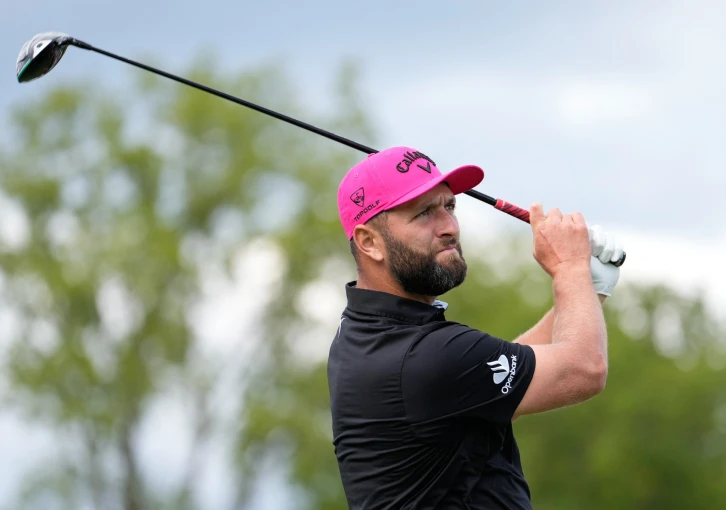 Krizová schůzka hráčů LIV Golf. Ve hře jsou Rahmovy 3 miliardy i budoucnost série