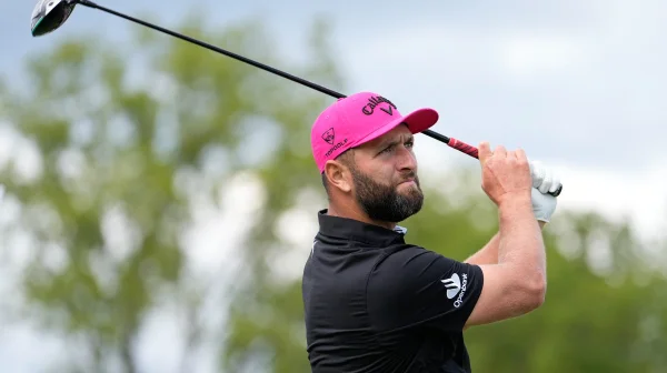 Krizová schůzka hráčů LIV Golf. Ve hře jsou Rahmovy 3 miliardy i budoucnost série