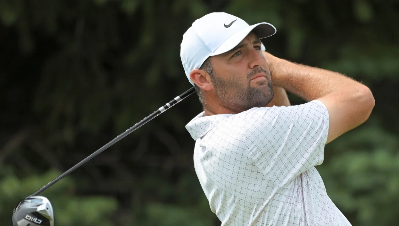 Scottie Scheffler ovládl základní část PGA Tour už počtvrté za posledních pět let. Nyní útočí na rekordní bonus 23 milionů dolarů