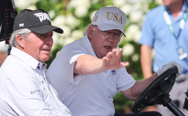 Trump jednal v Bedminsteru o budoucnosti LIV Golf. Turnaj ovládl Joaquin Niemann