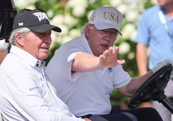 Trump jednal v Bedminsteru o budoucnosti LIV Golf. Turnaj ovládl Joaquin Niemann