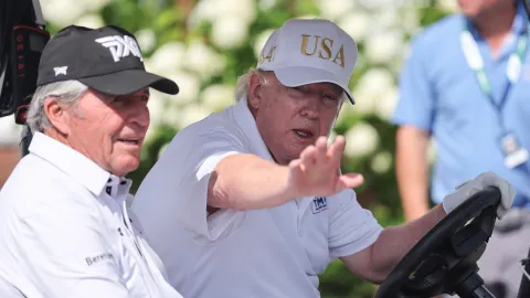 Trump jednal v Bedminsteru o budoucnosti LIV Golf. Turnaj ovládl Joaquin Niemann