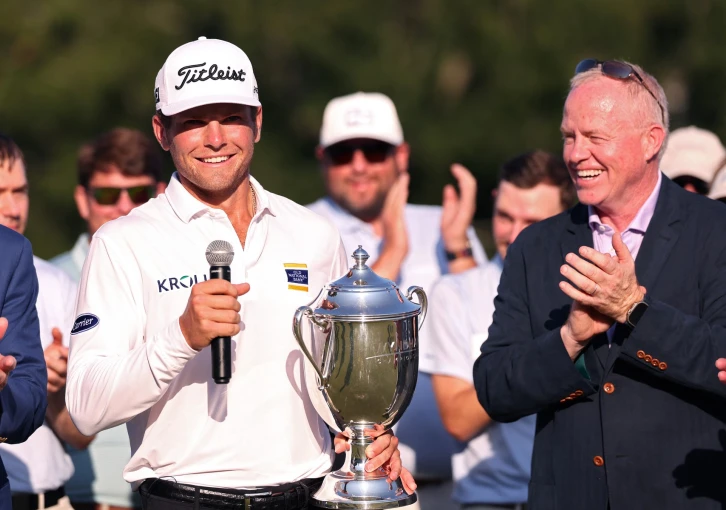 Zázračný albatros i kruté pády. Finále základní části PGA Tour nabídlo velkolepé drama