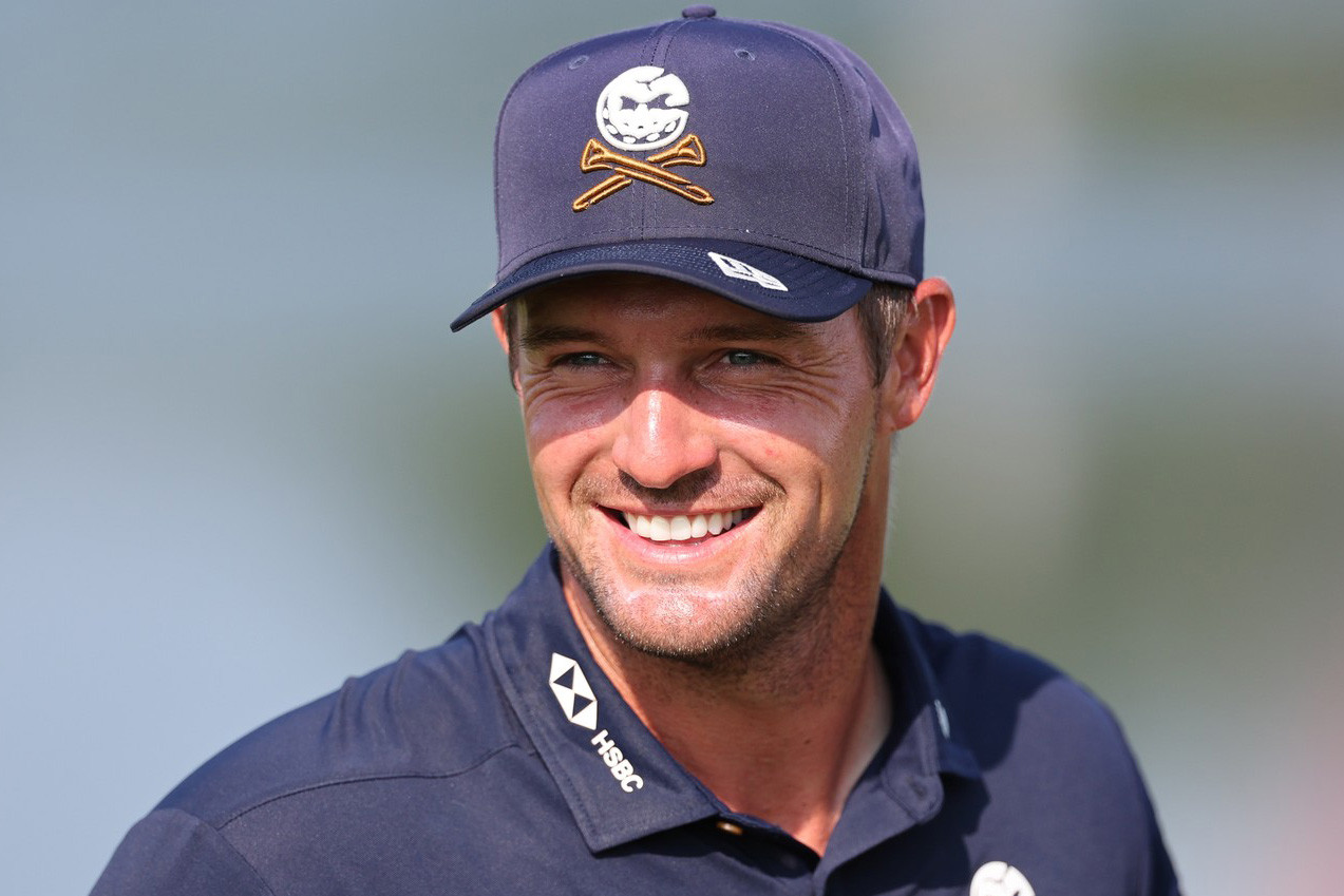 Bryson DeChambeau se v posledních dnech ocitl v centru pozornosti kvůli spekulacím o možném vztahu s kanadskou modelkou a bývalou hokejovou brankářkou Mikaylou Demaiter