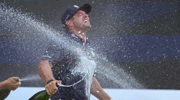Bryson DeChambeau chce ovládnout turnaj Garyho Playera. Ve hře je unikátní hattrick