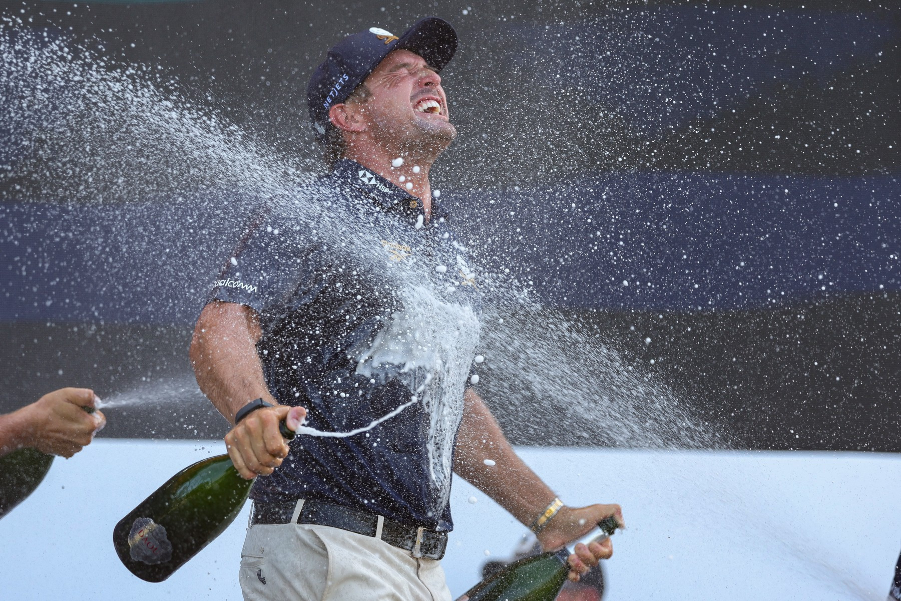 Bryson DeChambeau umí vítězství pořádně oslavit. Zkompletuje v Sun City hattrick turnajů golfových legend?