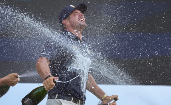 Bryson DeChambeau chce ovládnout turnaj Garyho Playera. Ve hře je unikátní hattrick