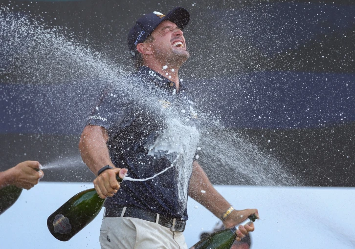 Bryson DeChambeau chce ovládnout turnaj Garyho Playera. Ve hře je unikátní hattrick