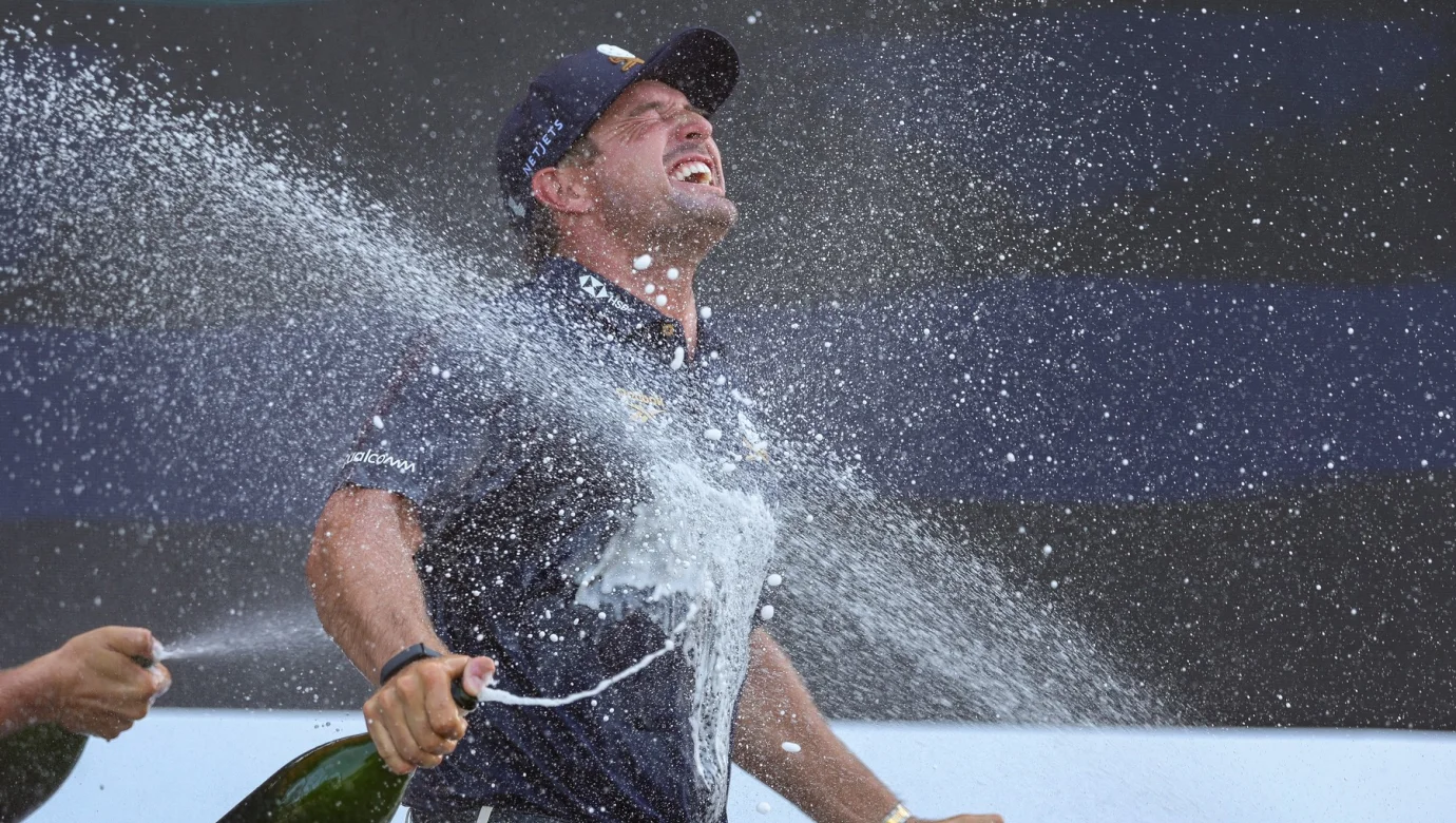 Bryson DeChambeau umí vítězství pořádně oslavit. Zkompletuje v Sun City hattrick turnajů golfových legend?