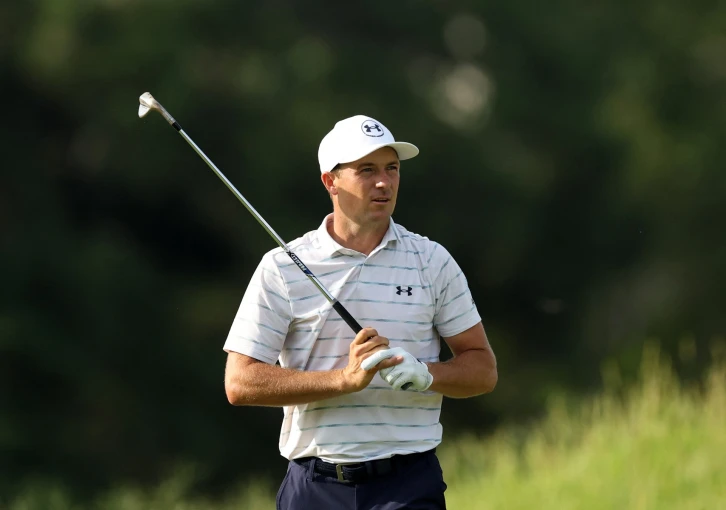 Spieth v Memphisu zazářil, McIlroy pokazil závěr a zkomplikoval si boj o rekord