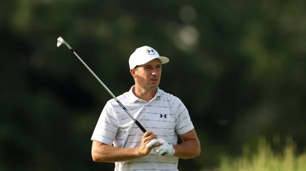 Spieth v Memphisu zazářil, McIlroy pokazil závěr a zkomplikoval si boj o rekord