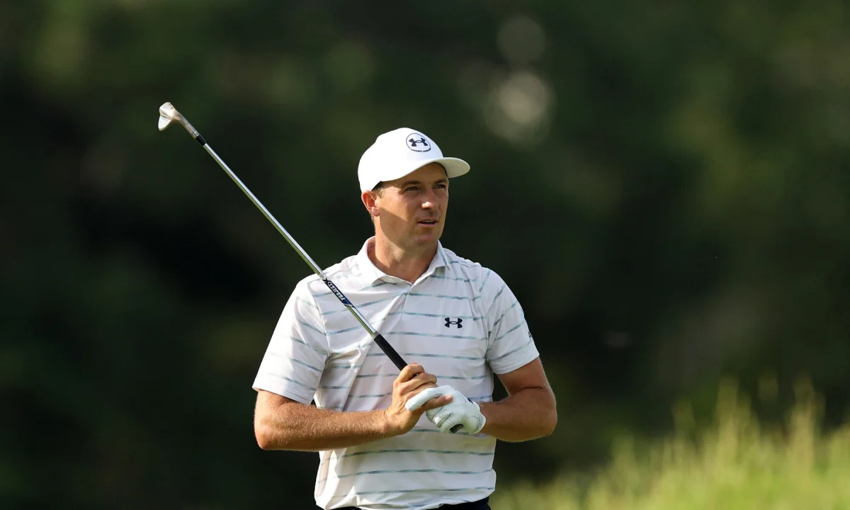 Spieth v Memphisu zazářil, McIlroy pokazil závěr a zkomplikoval si boj o rekord