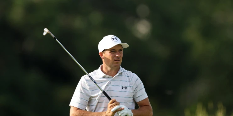 Spieth v Memphisu zazářil, McIlroy pokazil závěr a zkomplikoval si boj o rekord