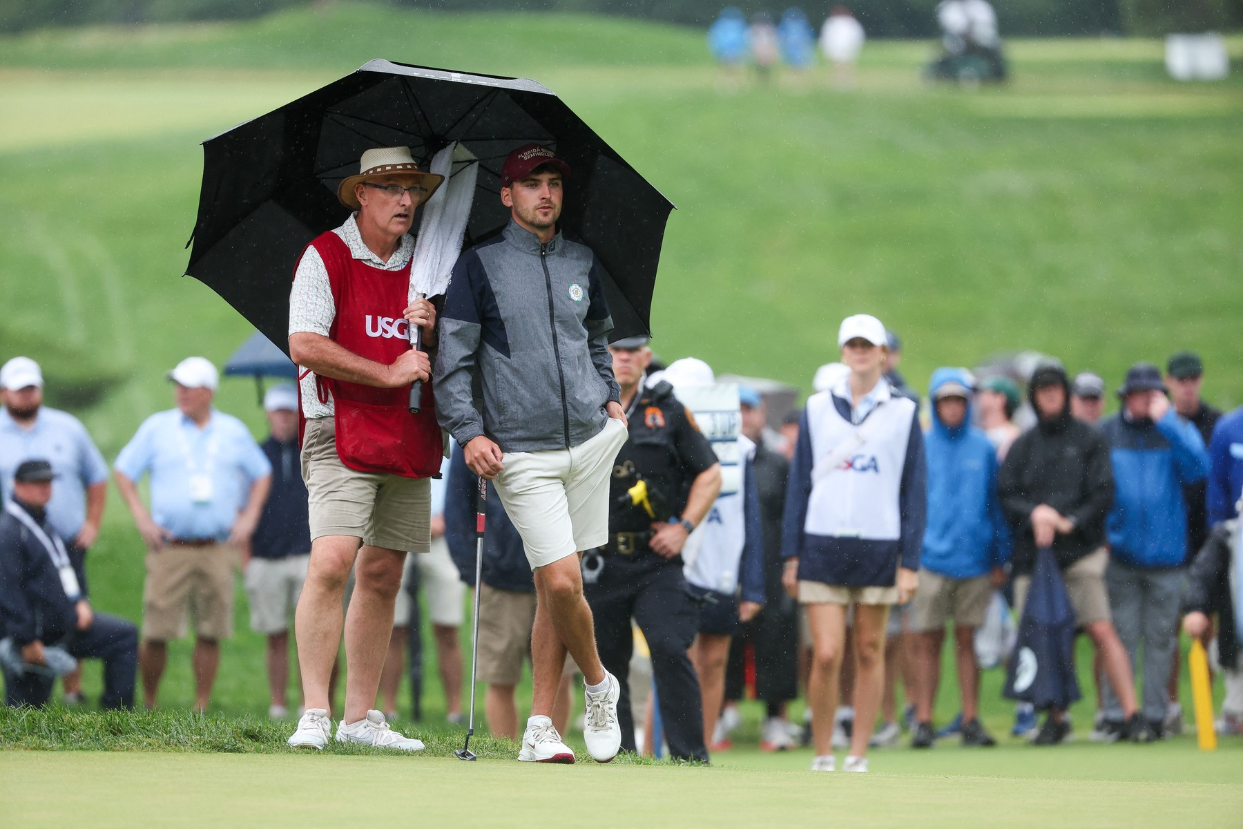 Jack Whaley se svým otcem a caddiem Andym Whaleym během finále U.S. Amateur Championship. Společně dokráčeli až k historickému triumfu