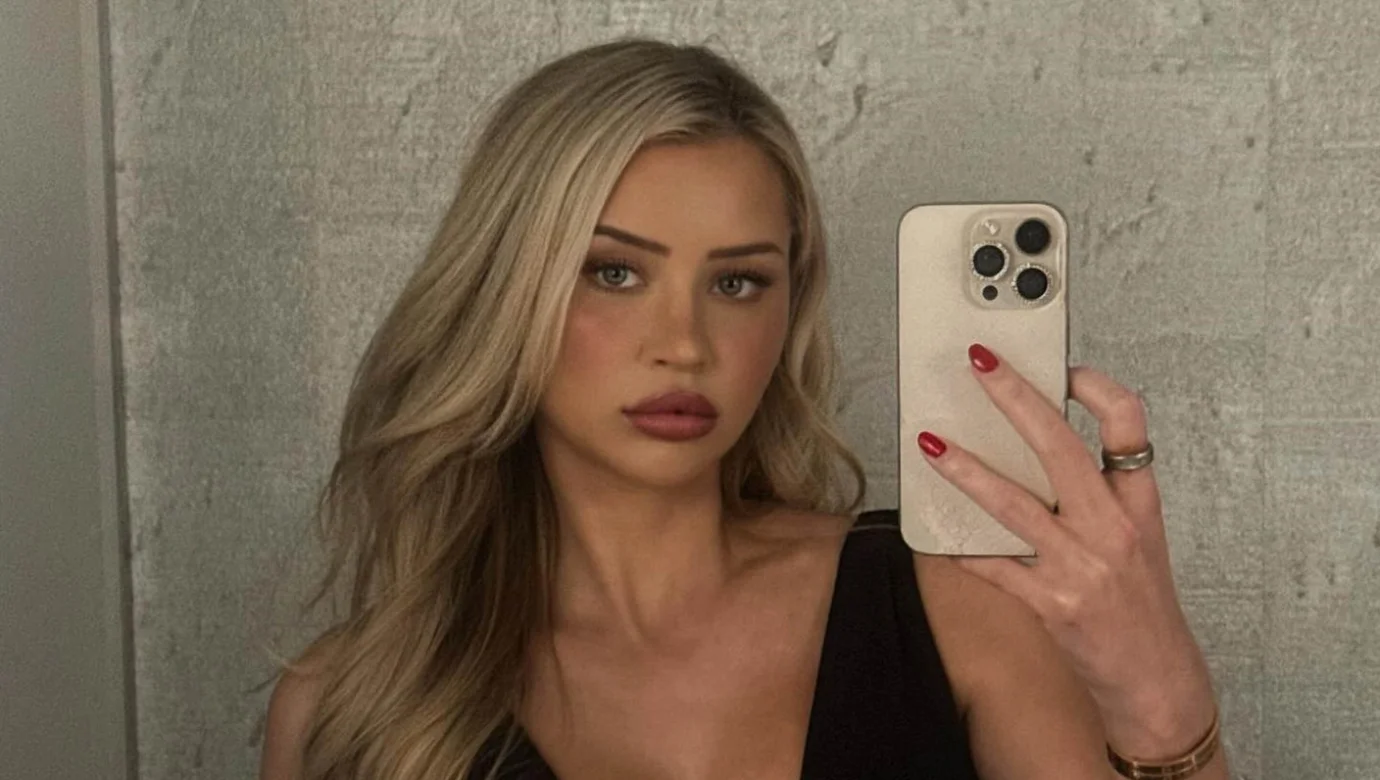 Bývalá hokejistka a modelka Mikayla Demaiter. Podle amerických médií je spojována se jménem Bryson DeChambeau