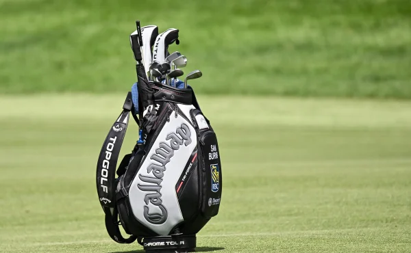 Jediná reklama otřásla golfovým světem. Callaway bojuje s obřím skandálem