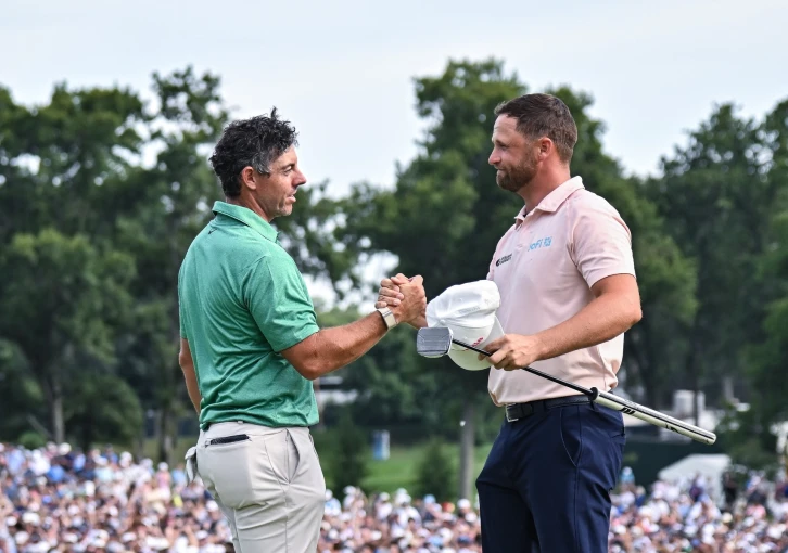 Wyndham Clark odrazil útok Roryho McIlroye a získal titul na BMW Championship
