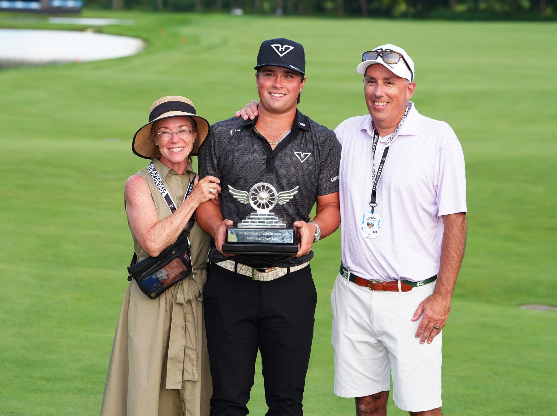 Michael La Sasso slaví po vítězství na LIV Golf Indianapolis se svou rodinou. Turnaj v The Club at Chatham Hills ovládl po skvělém výkonu v závěrečném kole