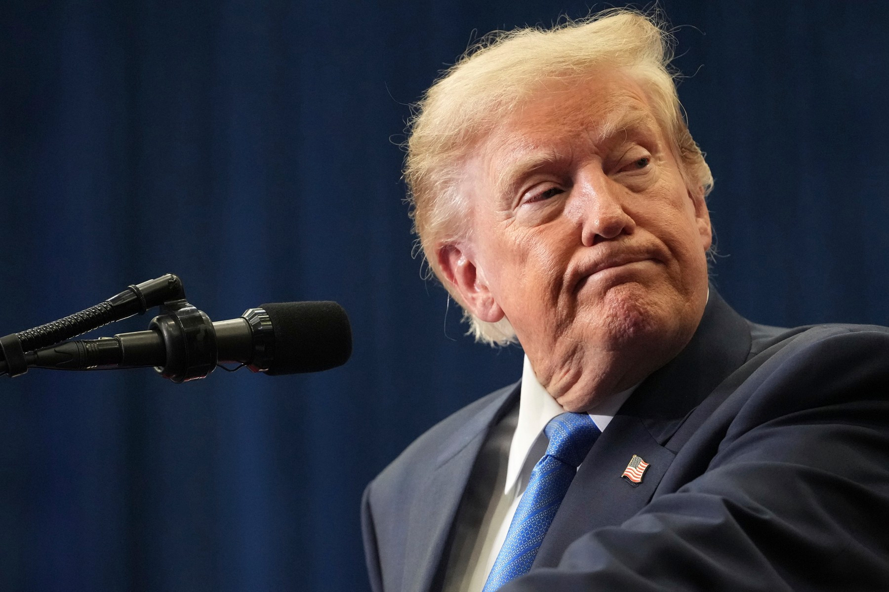 Pro jedny čestný předseda, pro druhé nositel „Trumpova prokletí“. Donald Trump budí emoce už před prvním odpalem