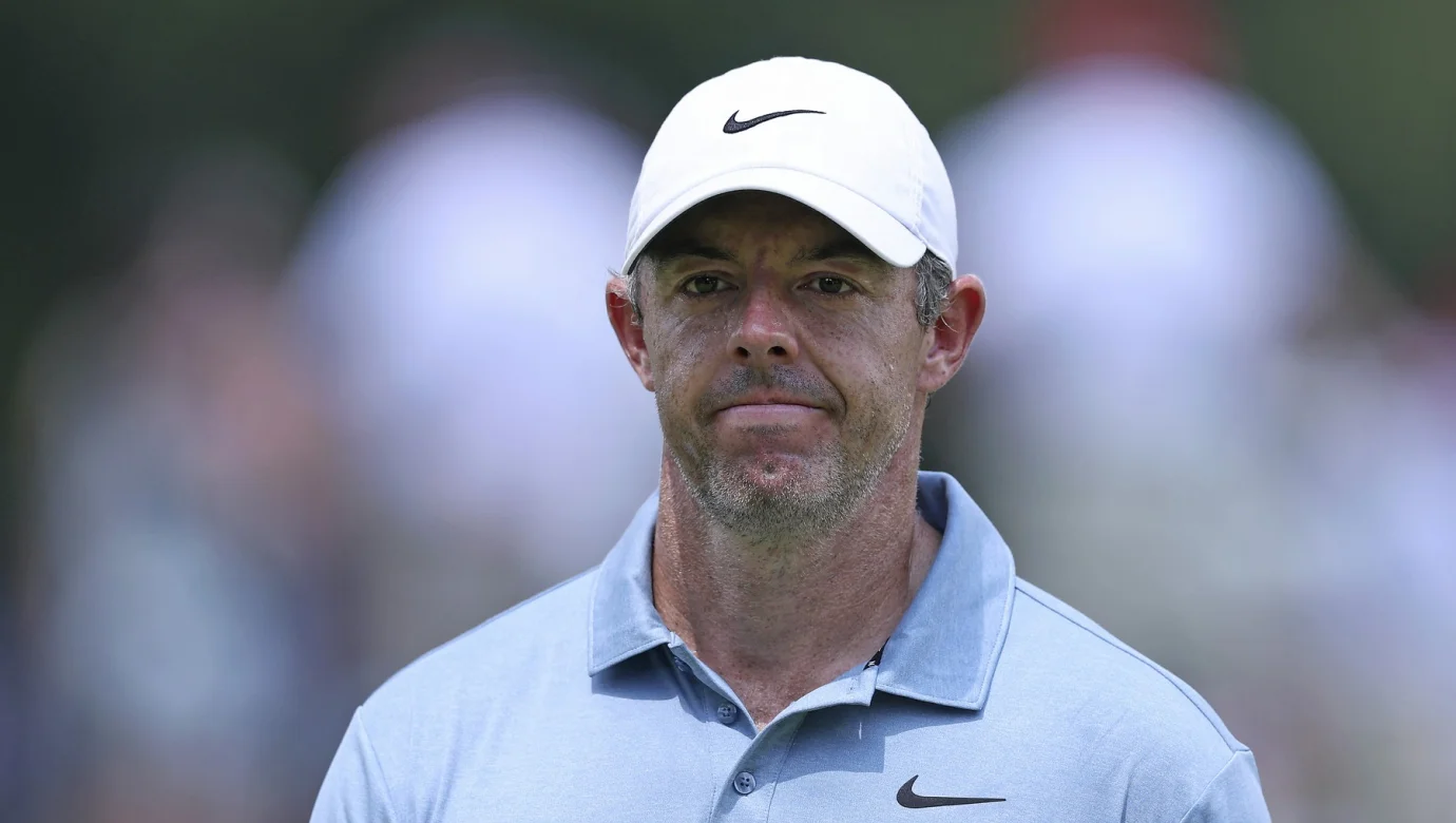 Rory McIlroy předvedl dvě chyby jako přes kopírák. Golfový svět nevěřil vlastním očím.