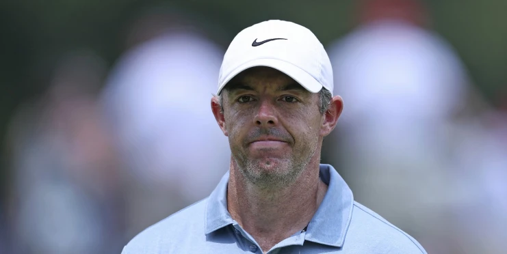 Rory McIlroy zažil noční můru. Dva nepovedené chipy jako přes kopírák