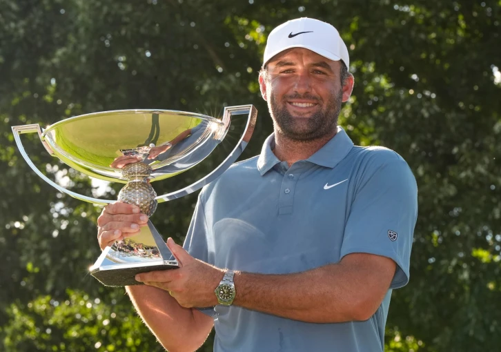 Scottie Scheffler je novým králem PGA Tour. Po 26 letech sesadil Tigera Woodse